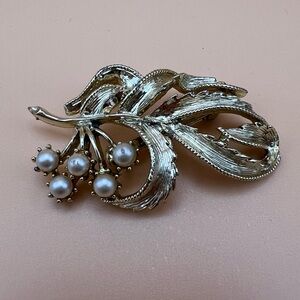 Gold Tone Leaf Brooch with Faux Pearl Detail